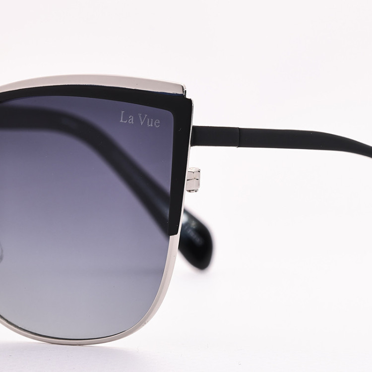 La Vue CH 8353 C1